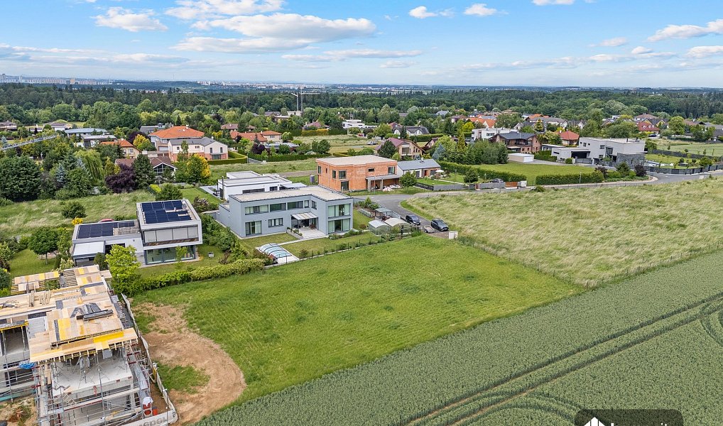 Prodej stavebního pozemku 1 955 m², Jesenice – náhled fotky 7