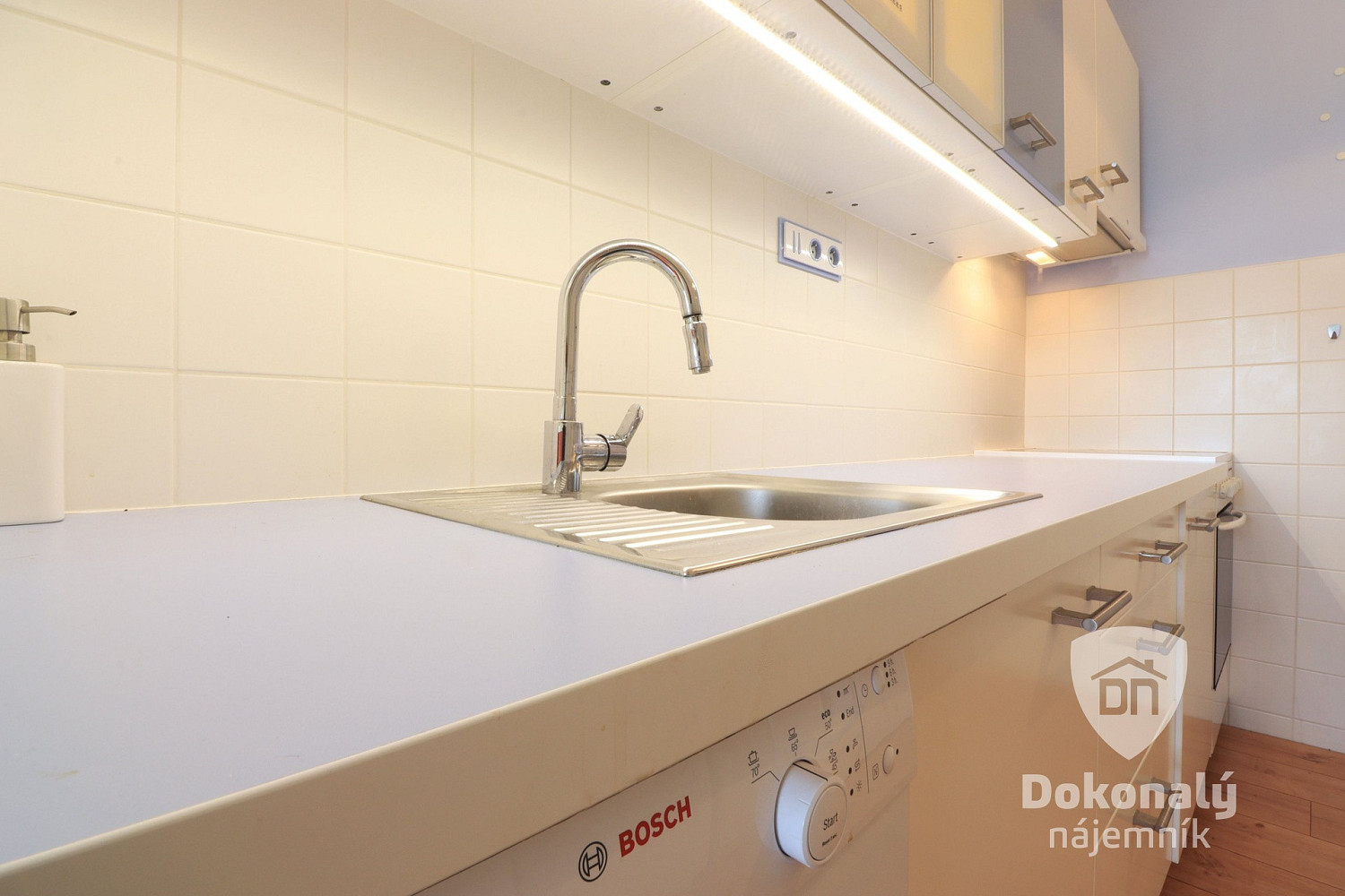Pronájem bytu 3+kk 63 m² – fotografie 4