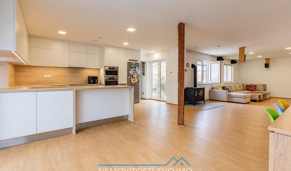 Prodej domu 220 m² s pozemkem 1 436 m², Chvalovice – náhled fotky 3
