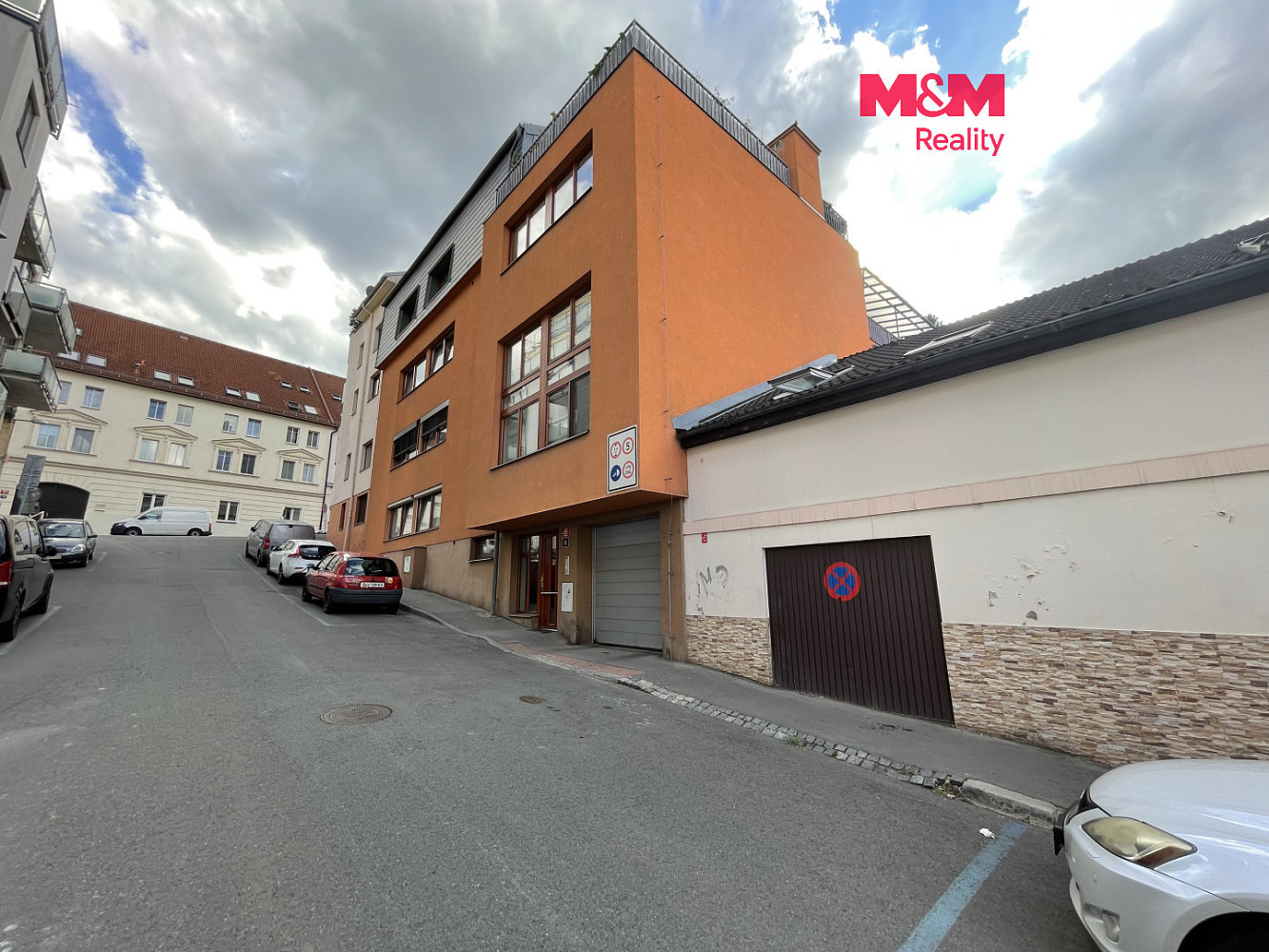 Prodej garážového stání, 11 m2, Praha 5 - Košíře, ul. Tůmova