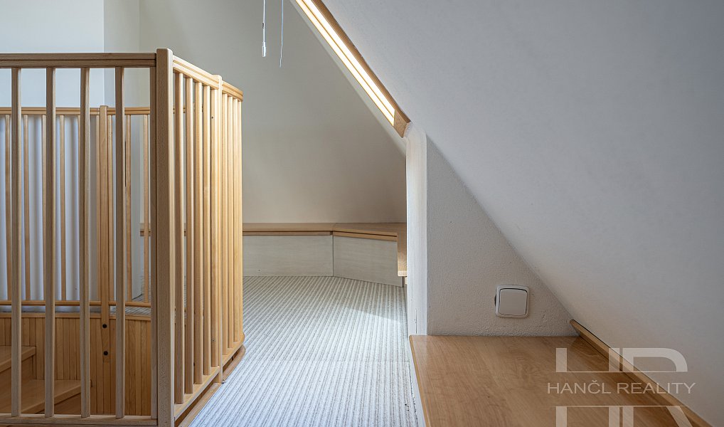 Prodej domu 202 m² s pozemkem 2 142 m², Šternberk – náhled fotky 17