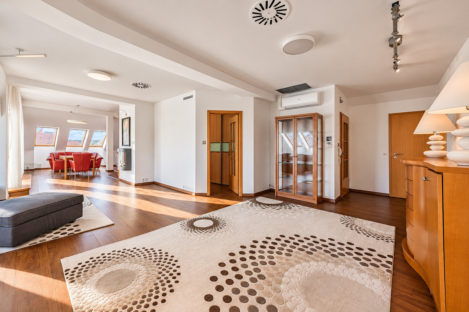 Pronájem bytu 4+kk 198 m² – fotografie 4