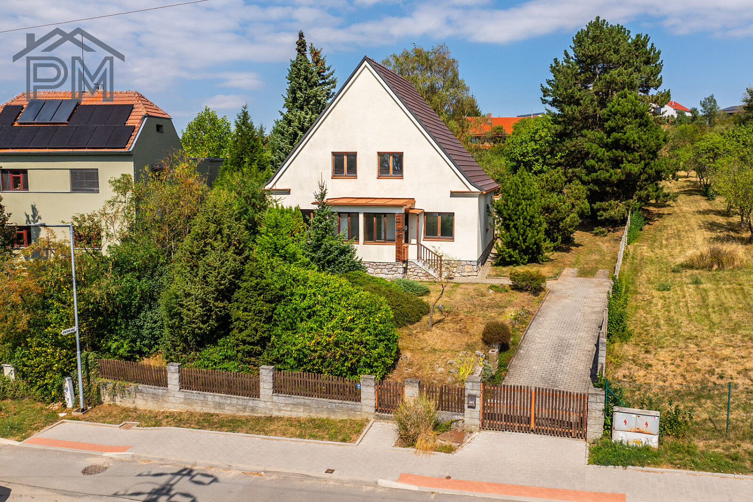 Prodej domu 244 m² s pozemkem 1 993 m²