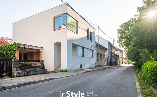 Prodej domu 272 m² s pozemkem 271 m², U Stadionu, Uherské Hradiště