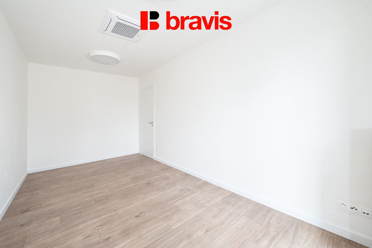 Pronájem kanceláře 66 m² — photo 4