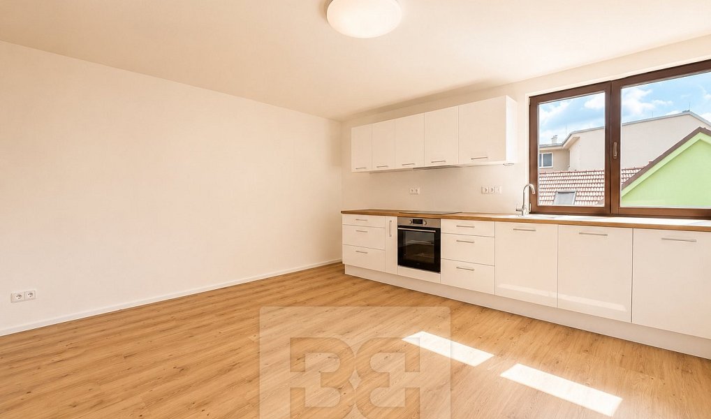 Pronájem bytu 2+1 72 m², Střelice – náhled fotky 2