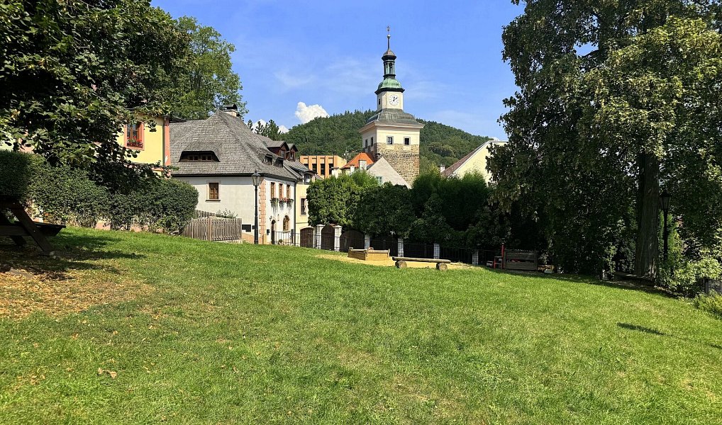 Prodej domu 369 m² s pozemkem 118 m², Loket – náhled fotky 13