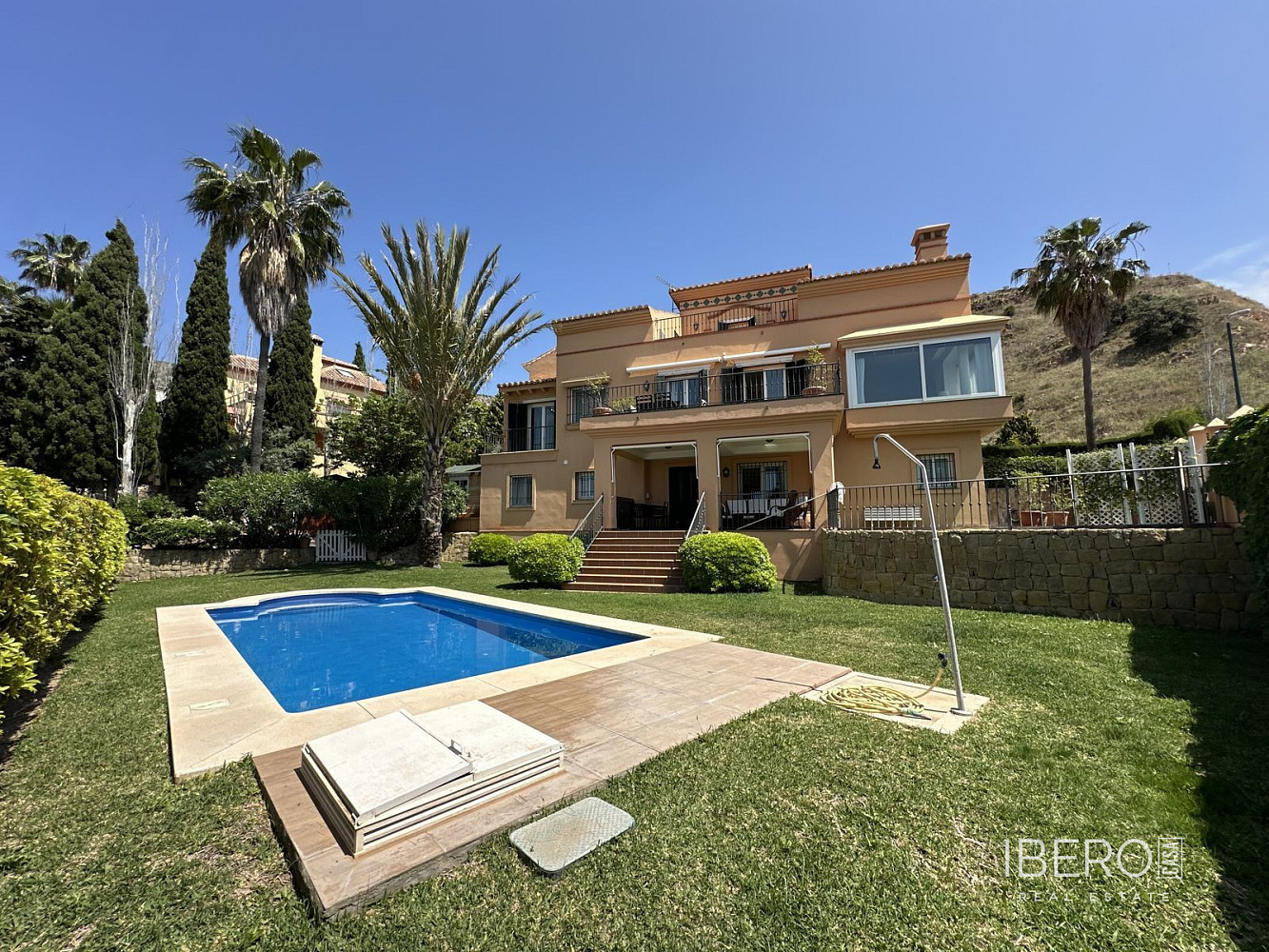 Prodej domu 424 m² s pozemkem 963 m²