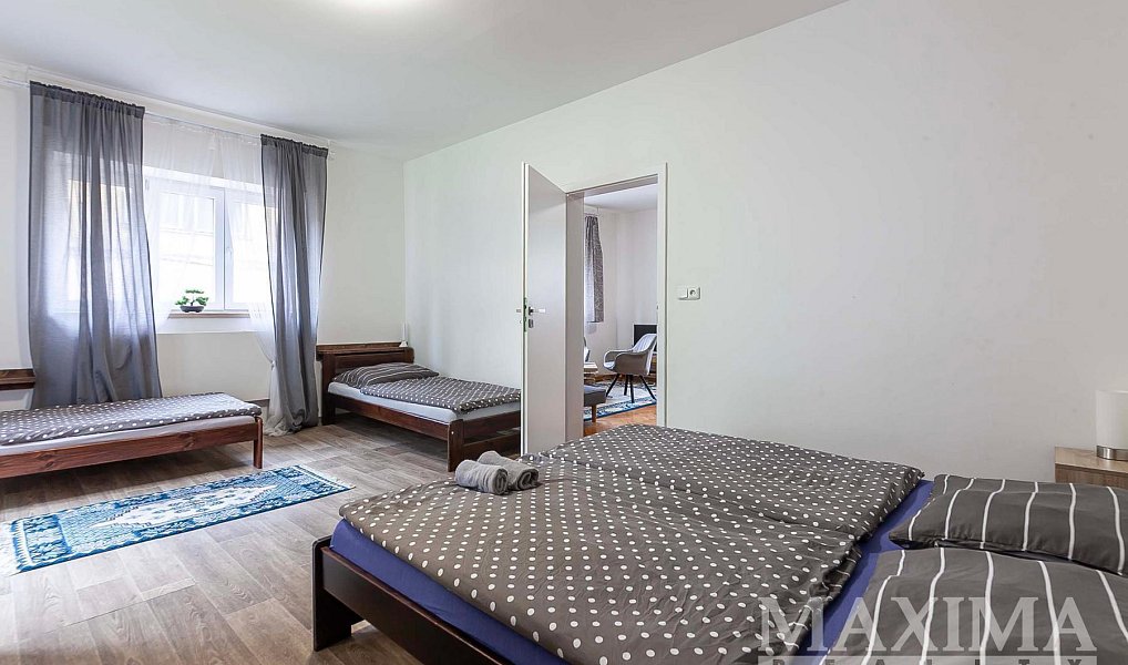 Prodej ubytovacího objektu 300 m², Desná – náhled fotky 9