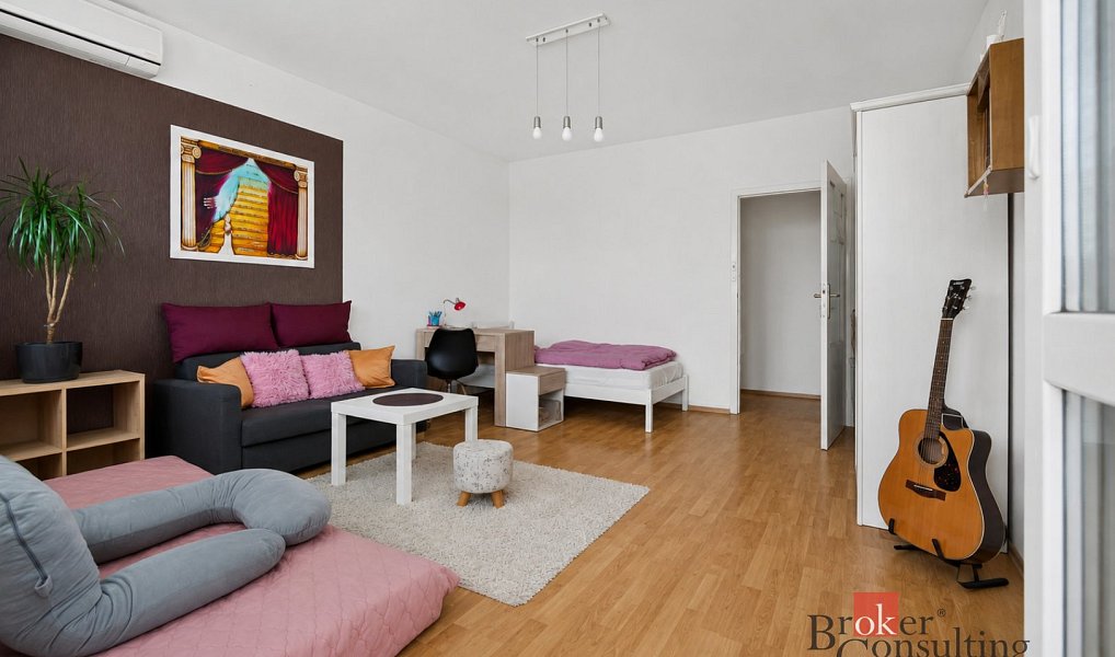 Prodej bytu 3+1 73 m², Praha – náhled fotky 2