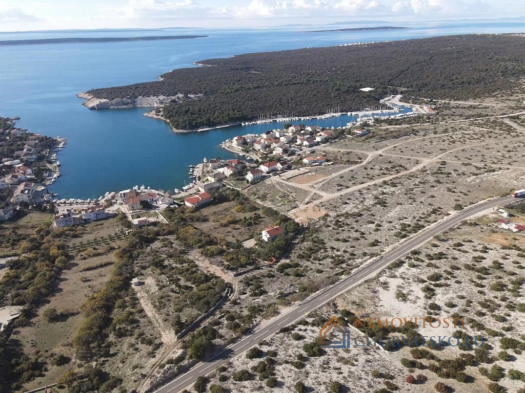 Prodej stavebního pozemku 1 077 m² – pohled 2
