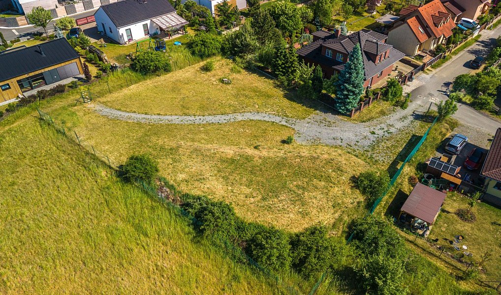 Prodej stavebního pozemku 1 241 m², Králův Dvůr – náhled fotky 5
