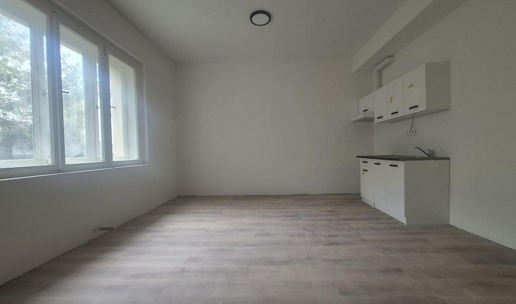 Pronájem bytu 1+kk, 30 m², Libeň, Praha 8, Praha