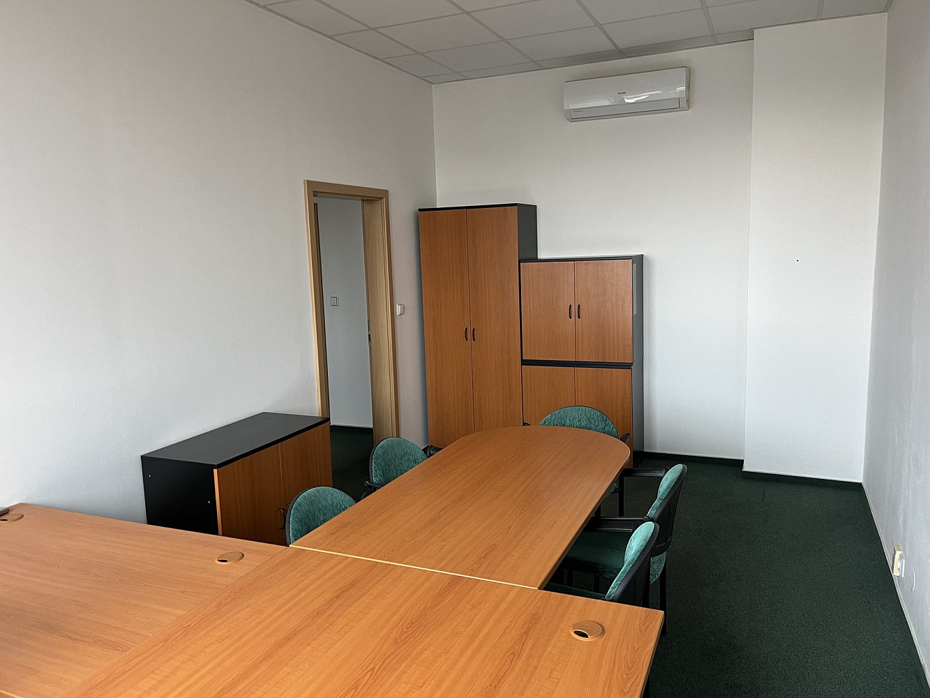 Pronájem kanceláře 86 m² — photo 2