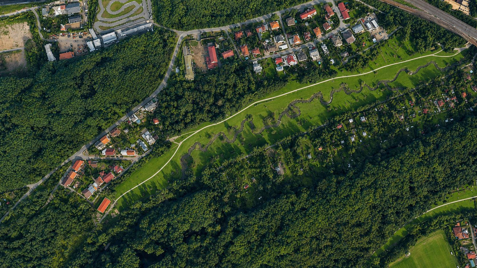 Parkovací stání na zakladači, Mezitraťová ul., Hrdlořezy – fotografie 3