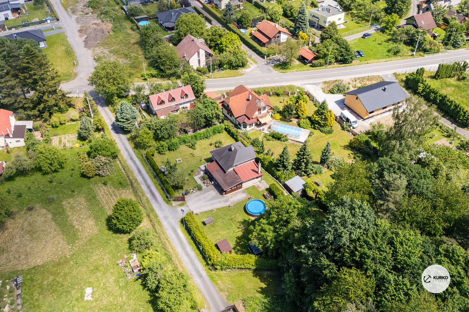 Prodej domu 110 m² s pozemkem 1 198 m² — photo 2
