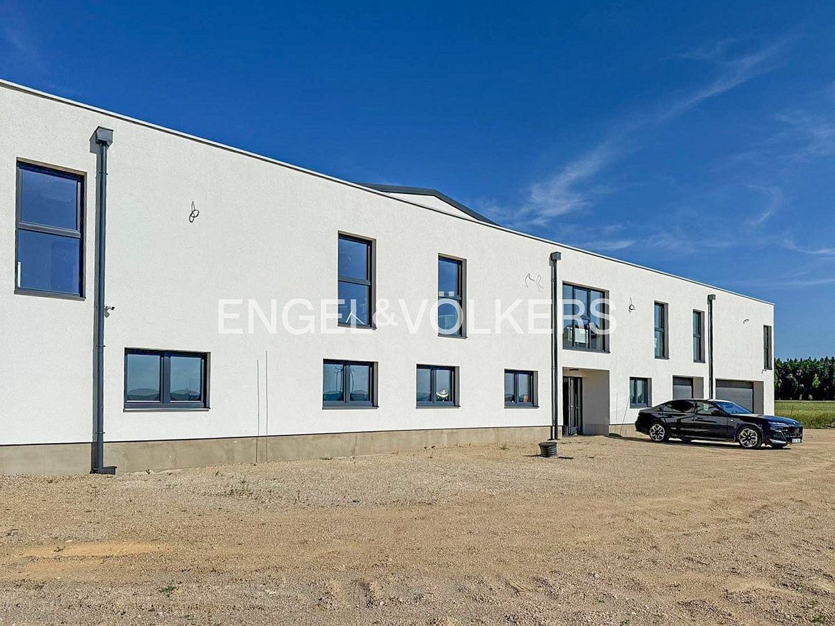 Pronájem skladovacích prostor 3 500 m² – fotografie 3