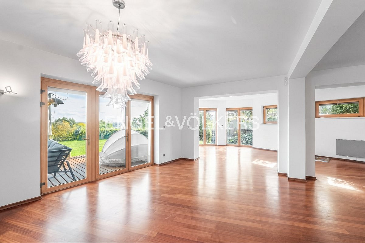 Pronájem domu 315 m² s pozemkem 1 493 m²
