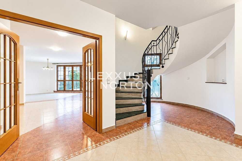 Pronájem domu 384 m² s pozemkem 903 m² – fotografie 5