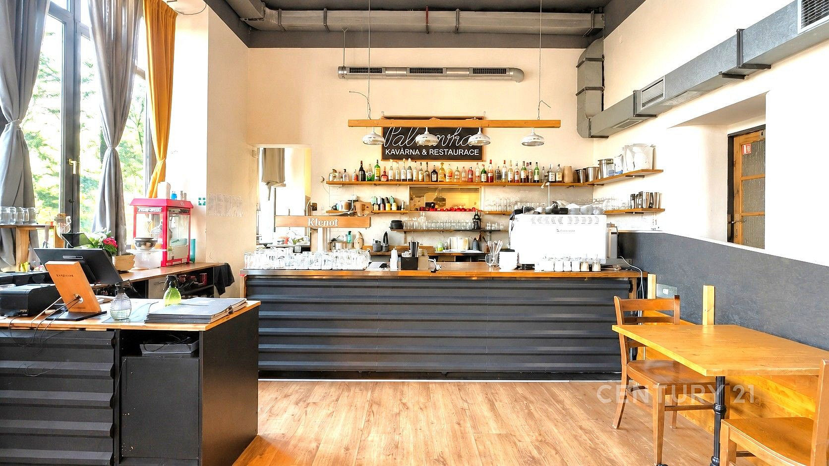 Pronájem obchodních prostor 210 m²