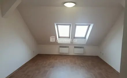 Pronájem bytu 1+kk 23 m², Za poštou, Praha 10 - Strašnice