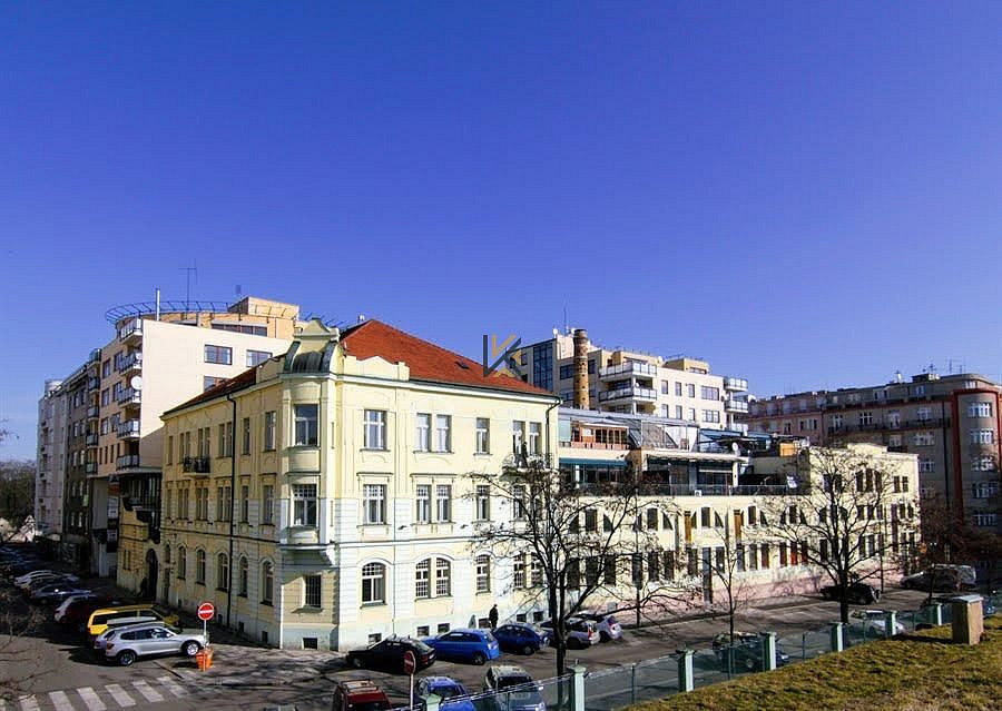 Pronájem obchodních prostor 360 m²
