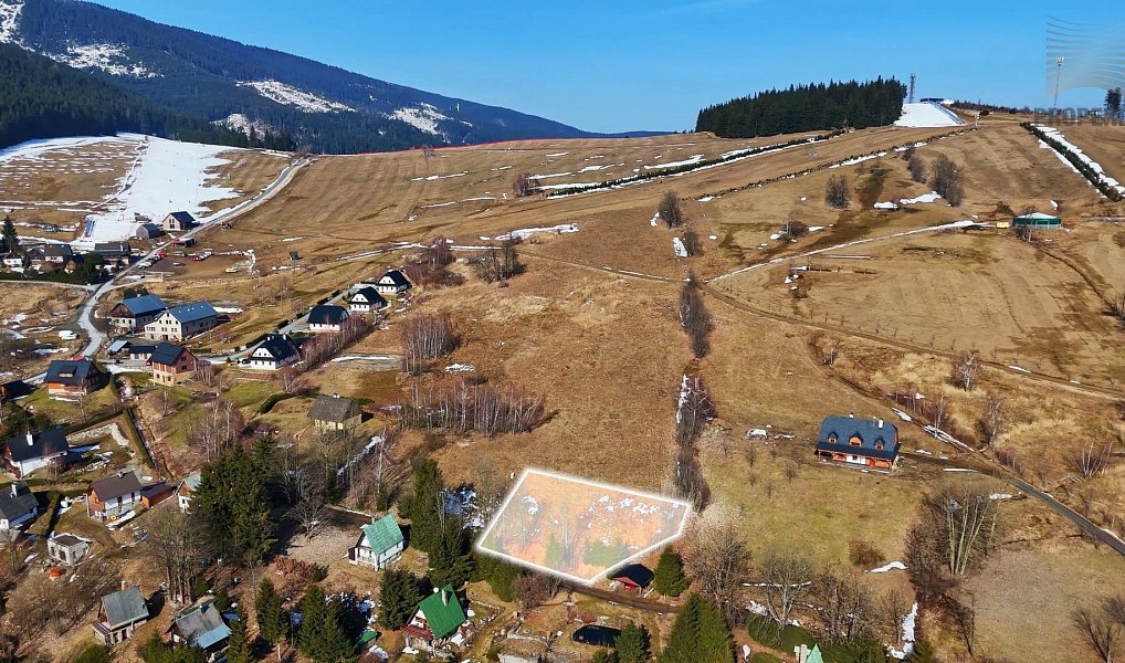 Prodej stavebního pozemku 840 m², Staré Město – náhled fotky 3