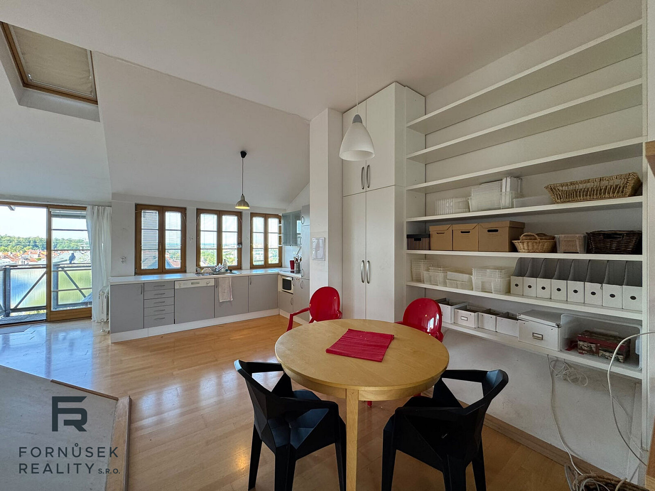 Pronájem bytu 2+kk 75 m² – fotografie 4