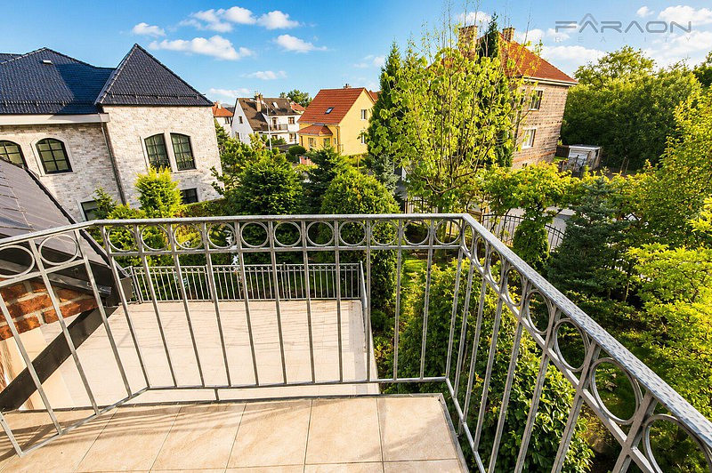 Pronájem domu 384 m² s pozemkem 670 m² – fotografie 4
