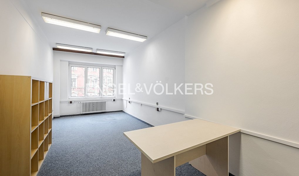 Pronájem kanceláře 154 m², Praha – náhled fotky 3