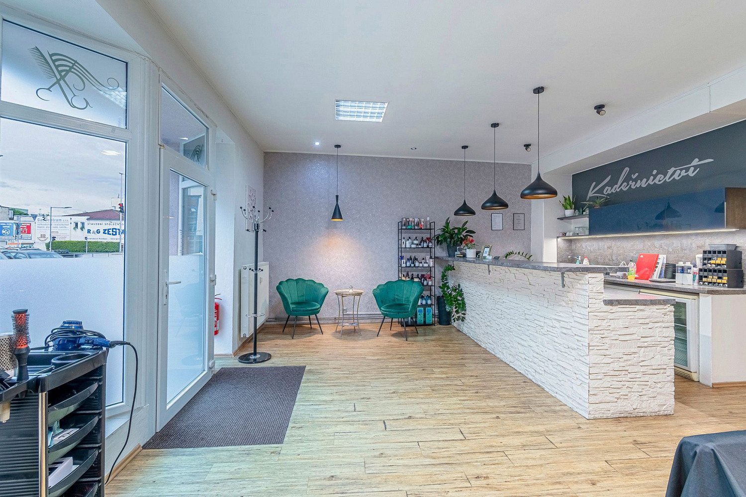 Pronájem komerčního objektu (jiného typu) 62 m²