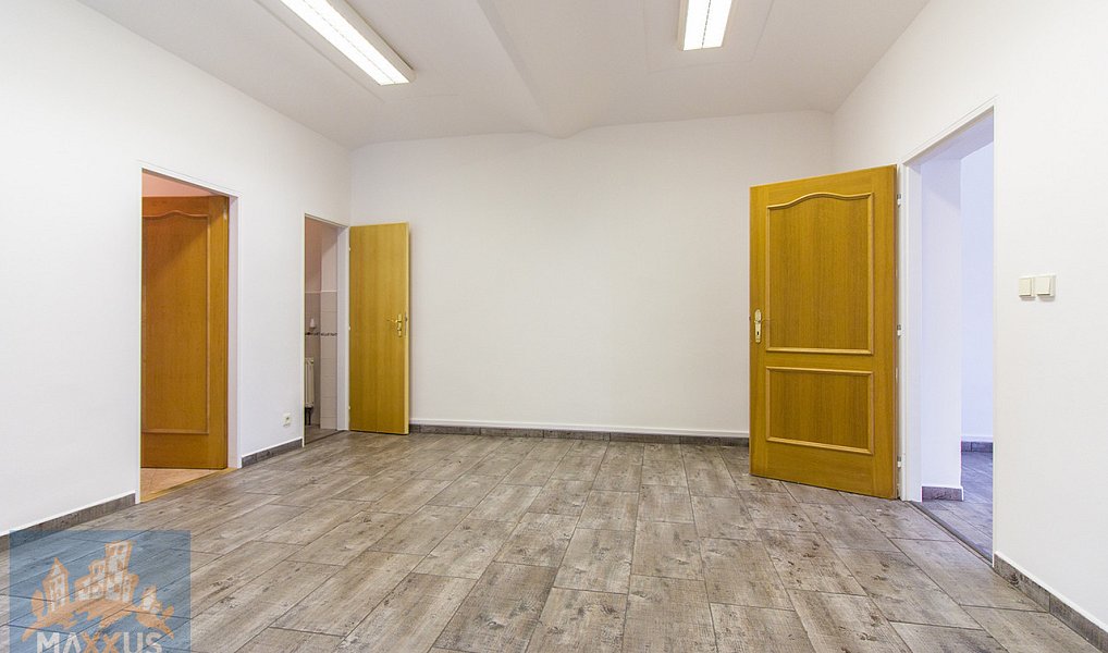 Pronájem kanceláře 300 m², Ořech – náhled fotky 4
