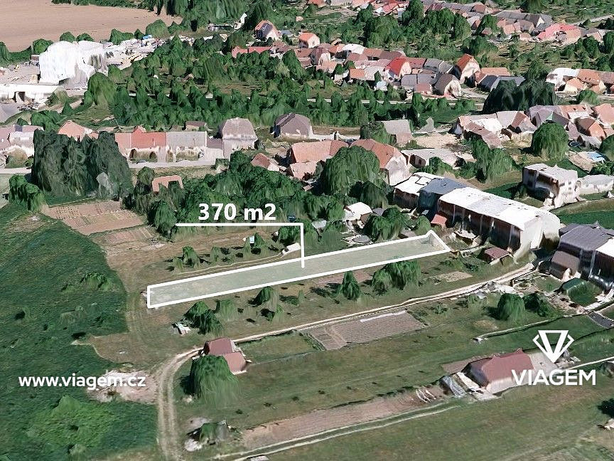 Zahrada 370 m², Podíl 50 % o výměře 185 m²