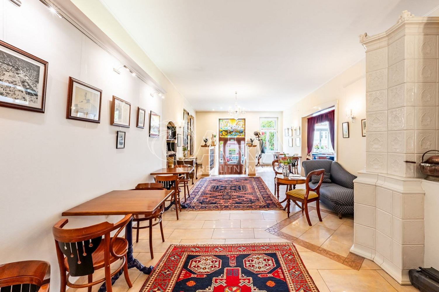Prodej obchodních prostor 377 m² – fotografie 3