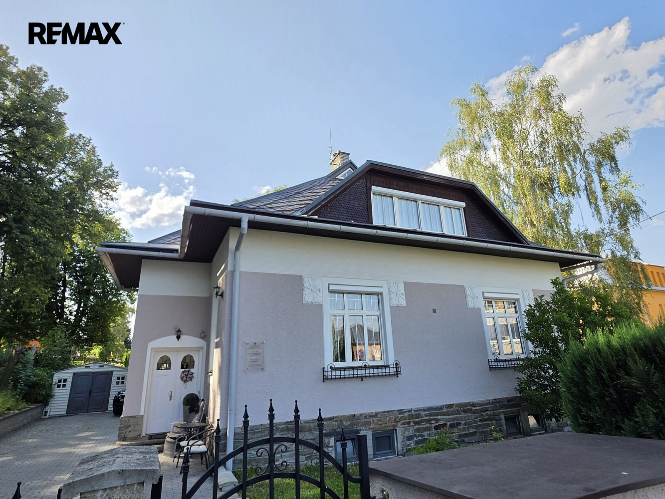 Prodej domu 240 m² s pozemkem 574 m² – fotografie 2