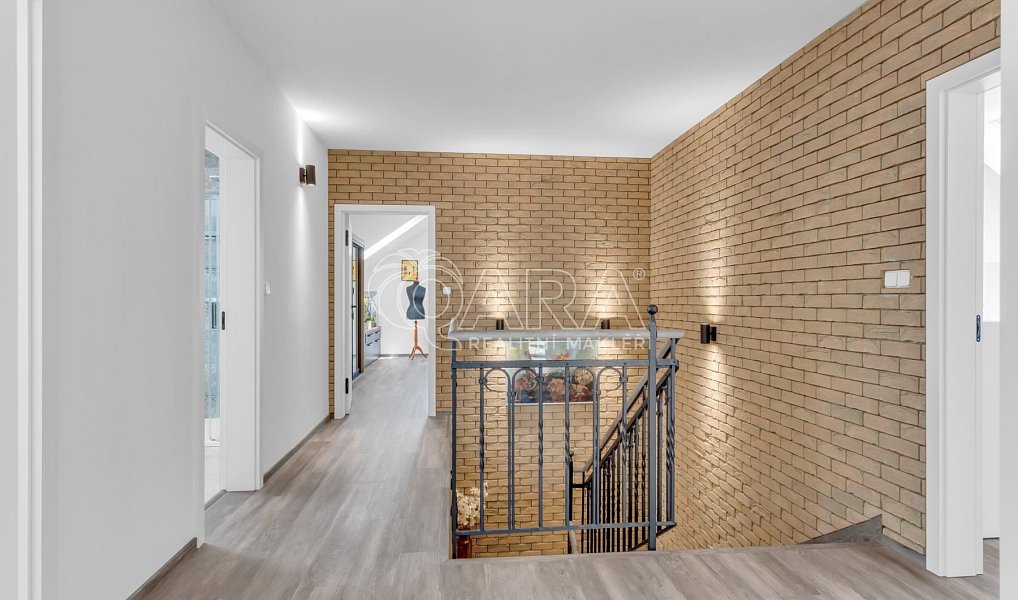 Prodej domu 255 m² s pozemkem 775 m², Šestajovice – náhled fotky 20