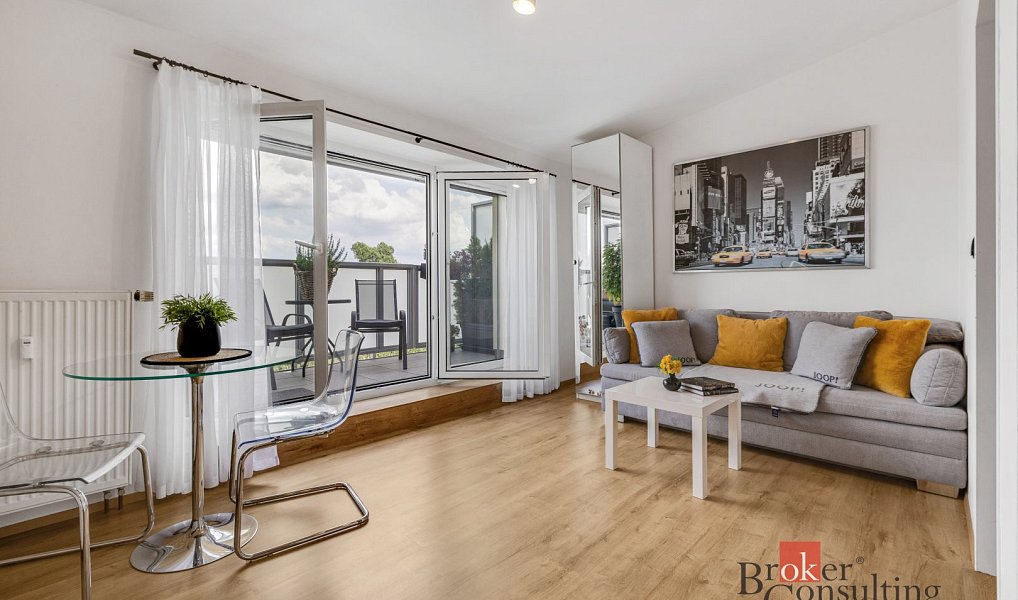 Prodej bytu 1+kk 30 m², Jesenice – náhled fotky 8