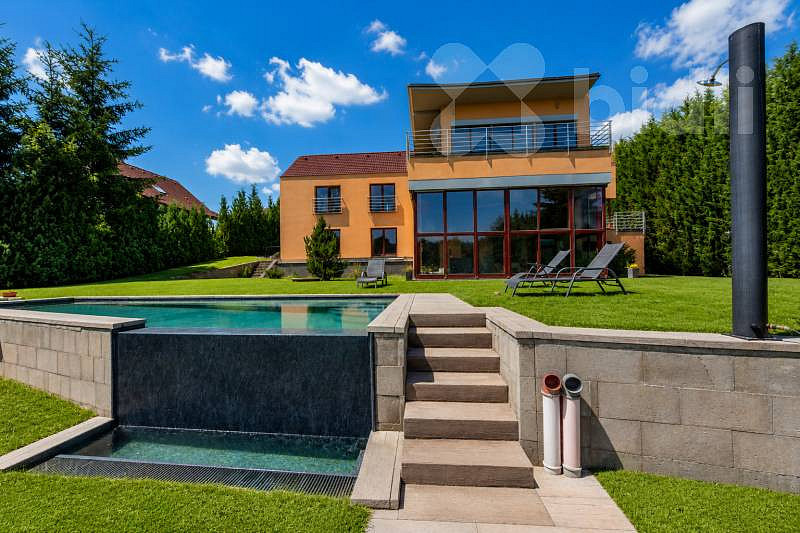 Prodej domu 347 m² s pozemkem 1 934 m²