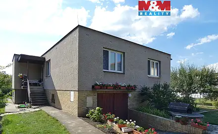 Prodej domu 109 m² s pozemkem 999 m², Školní, Pardubice - Svítkov