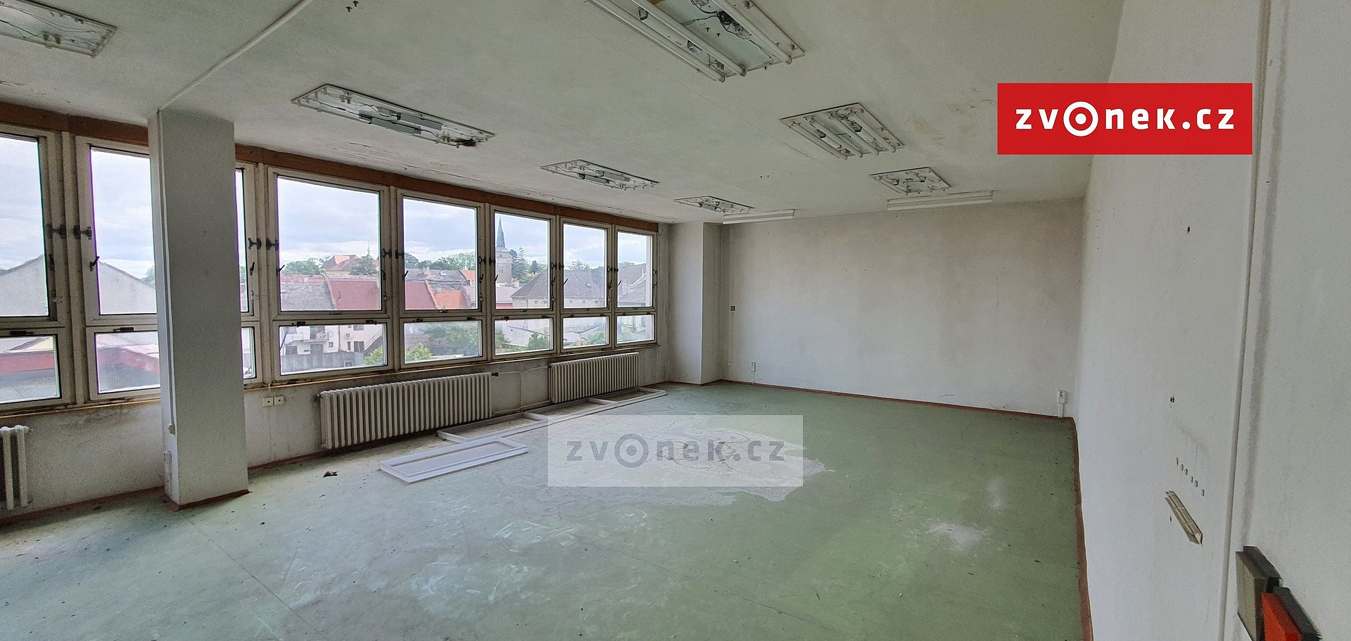 Pronájem obchodních prostor 275 m²