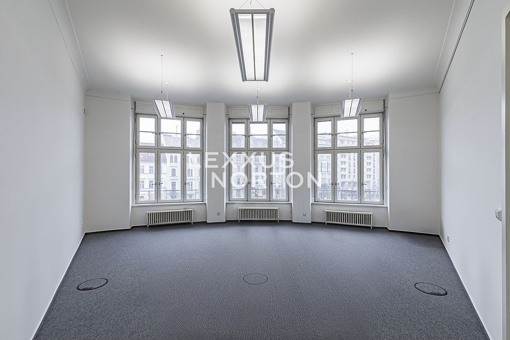 Pronájem kanceláře 560 m²