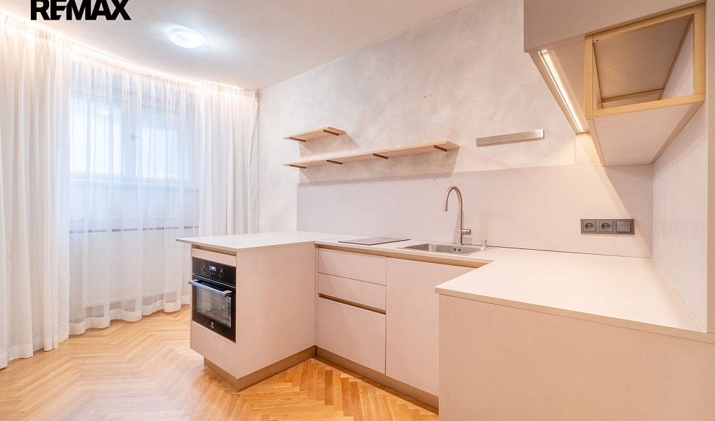 Pronájem bytu 1+kk 25 m², Praha – náhled fotky 3