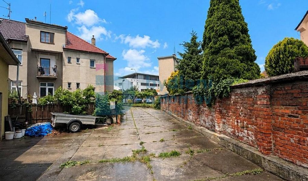 Garáž 64 m2 v Prostějově Jezdecká Až pro 3 auta Bezpečné umístění, Prostějov – náhled fotky 4