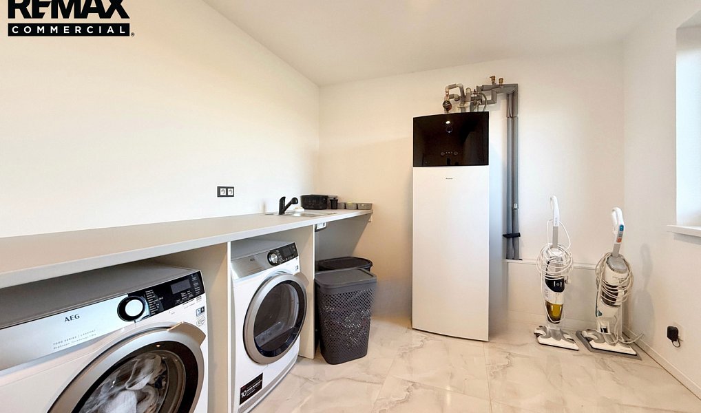 Prodej domu 220 m² s pozemkem 726 m², Polerady – náhled fotky 39