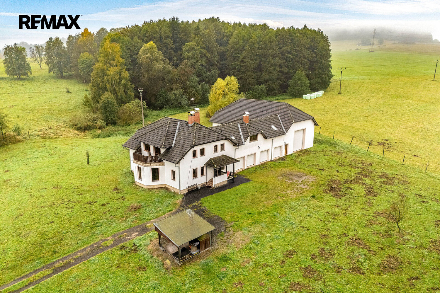 Prodej domu 555 m² s pozemkem 114 059 m²