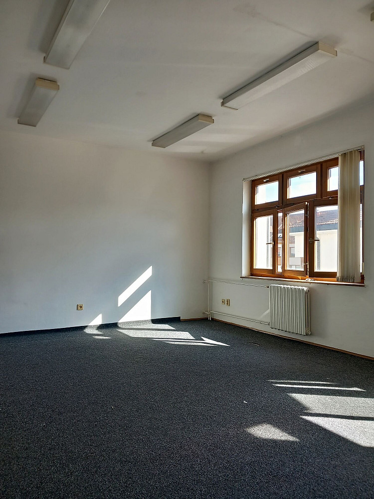 Pronájem kanceláře 17 m² – fotografie 3