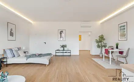Prodej bytu 2+kk 80 m², Karlovo nám., Třebíč - Vnitřní Město