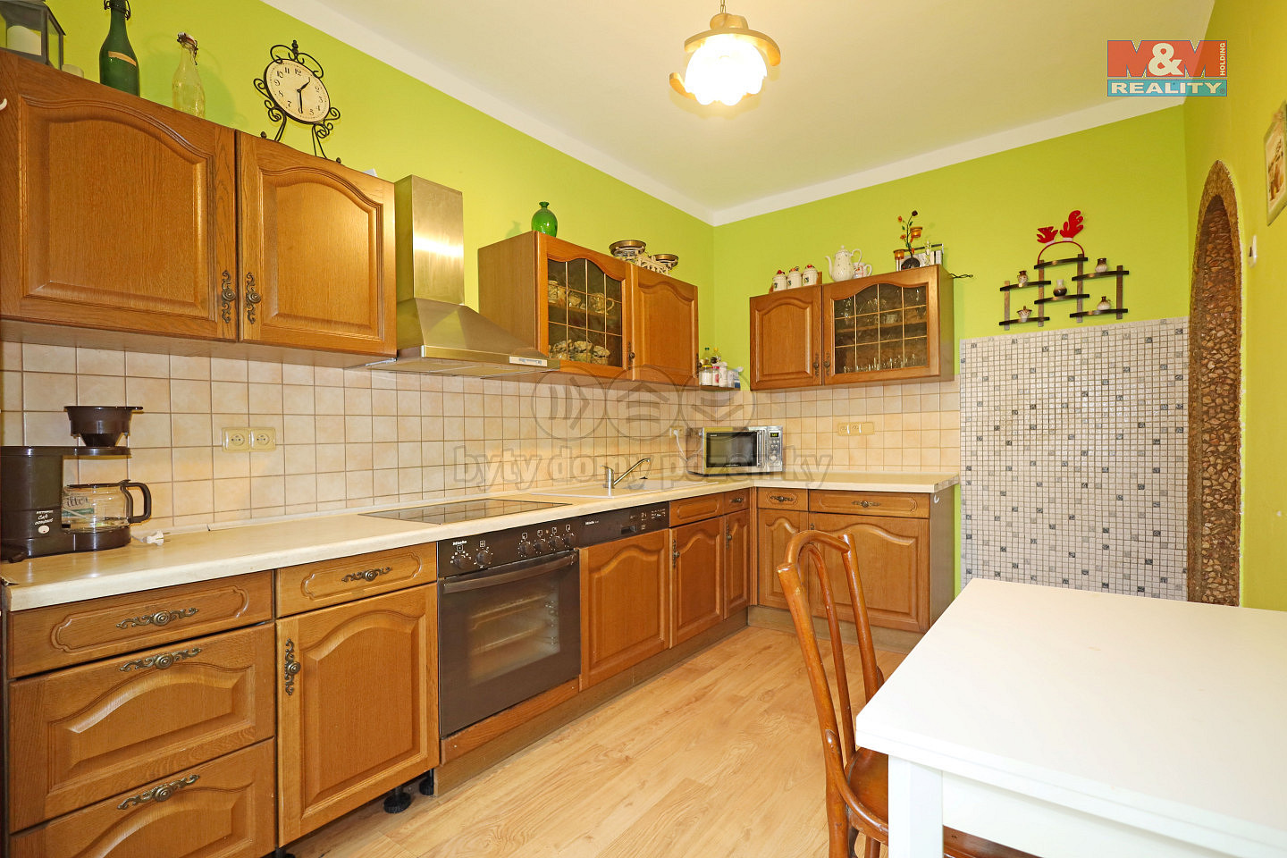 Prodej domu 200 m² s pozemkem 1 149 m² - View 4