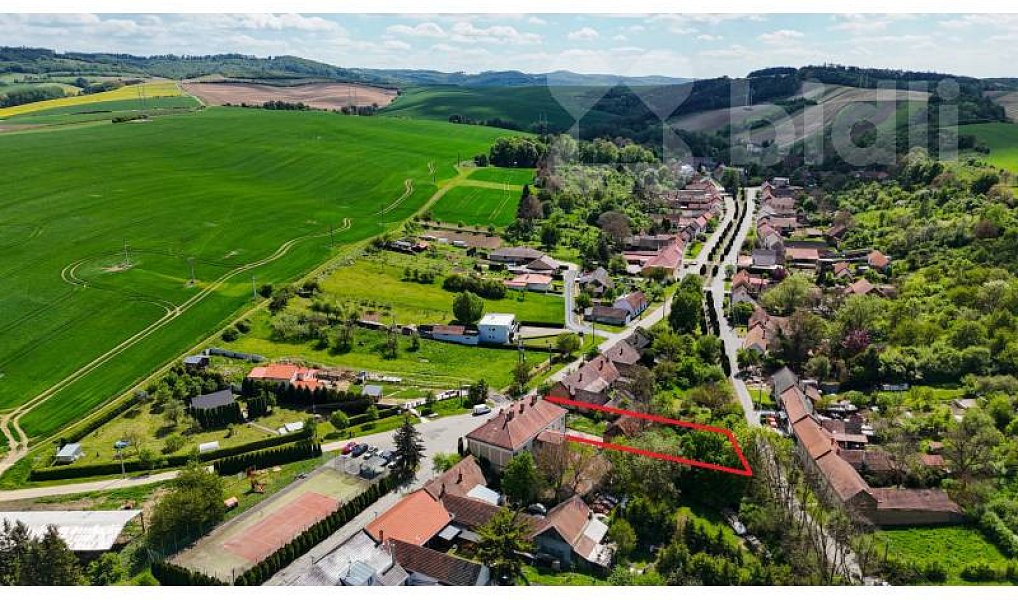 Prodej stavebního pozemku 815 m², Kožušice – náhled fotky 2