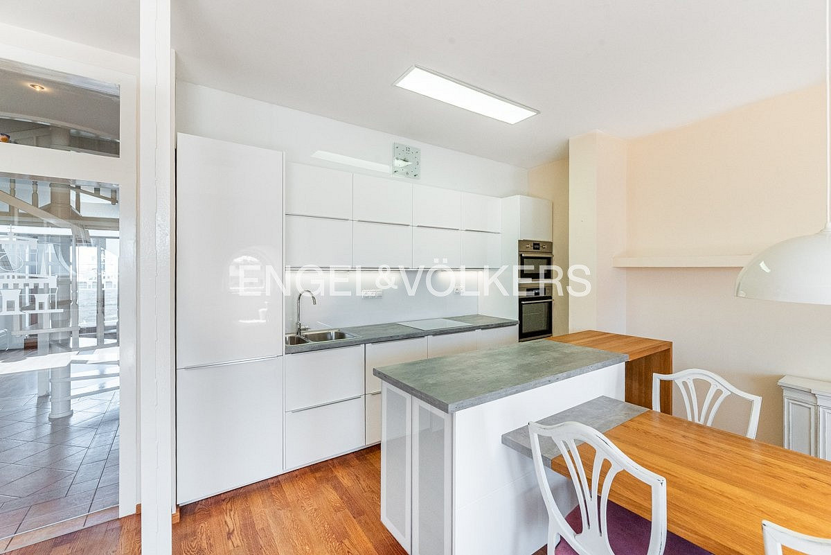 Pronájem bytu 4+kk 150 m² – fotografie 3